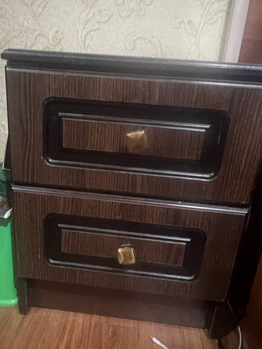 Komod va 2 ta tumba sotiladi srochno