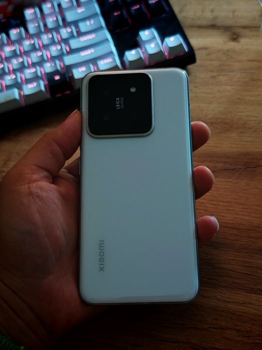 Продам Xiaomi 14 12/512 + чехлы