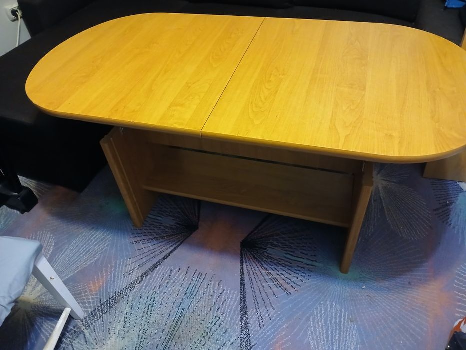 Маса 3 във едно холова трапезно и разтегателна.