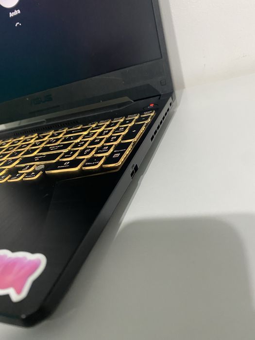 vând laptop de gaming ASUS FA506IHR-HN039
