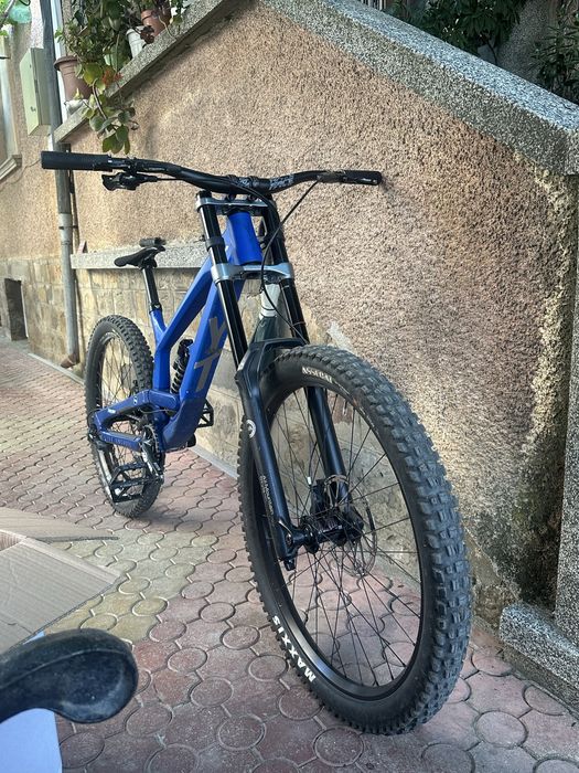 Yt tues 2020 L .