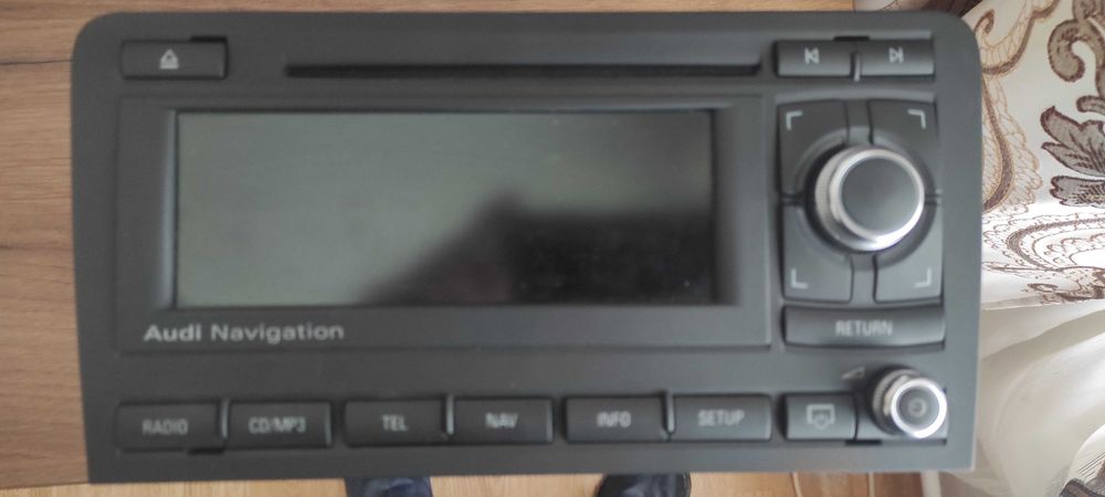Vând casetofon audi a3