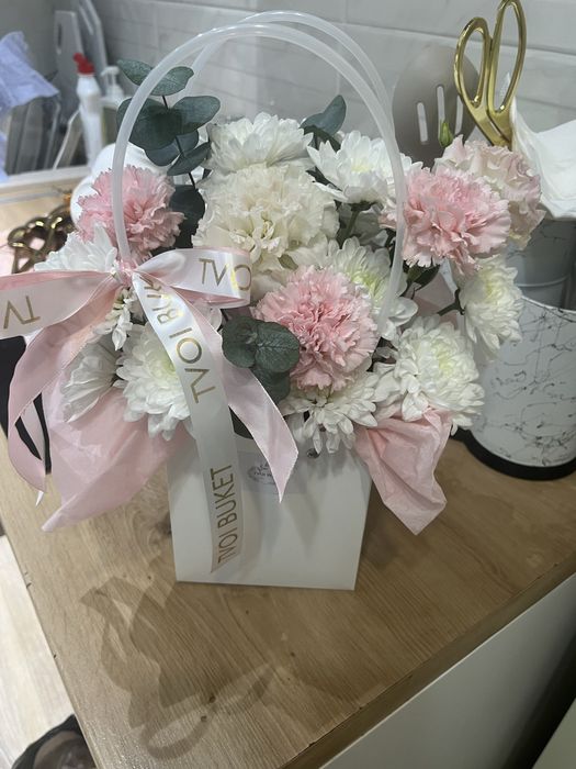 Продам цветы за один букет 8000 тенге очень красивые