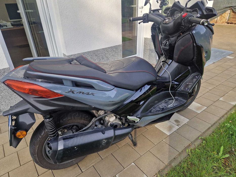 YAMAHA X-MAX 300 Tech MAX (2021) – Far LED Intact – Motor OK – Pentru Dezmembrare/Proiect