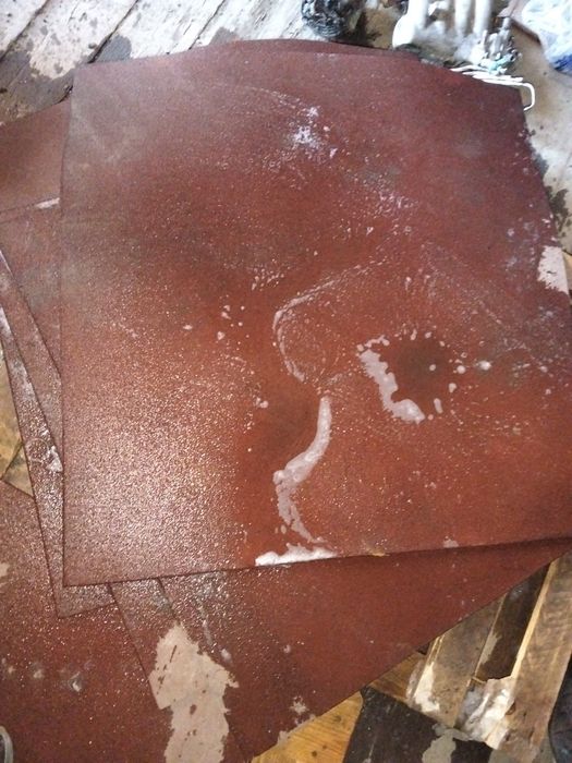 Продам резиновые листы.