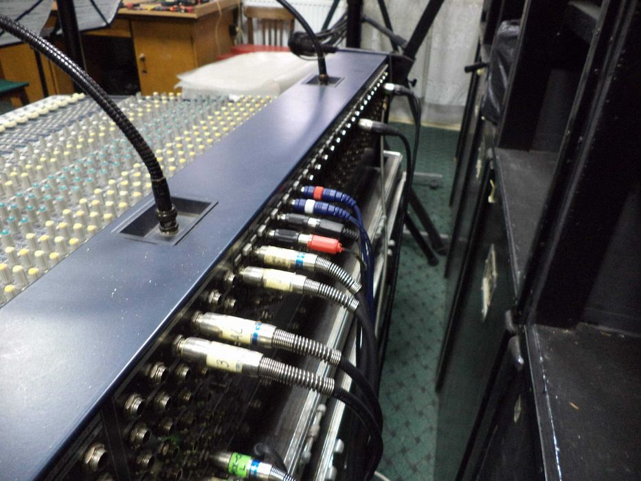 Live&Studio Performance,  Behringer Eurodesk 9000, 48 24 inputs in-line, cu Case