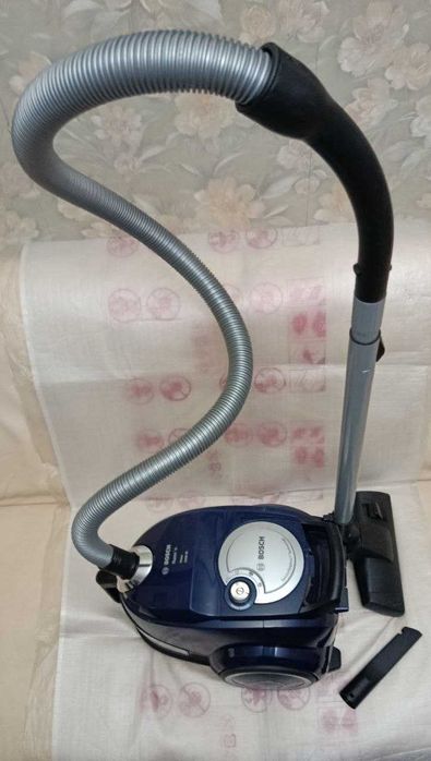 Пылесос Bosch 2200 W.Контейнер пылесборник.Отличный.Гарантия.