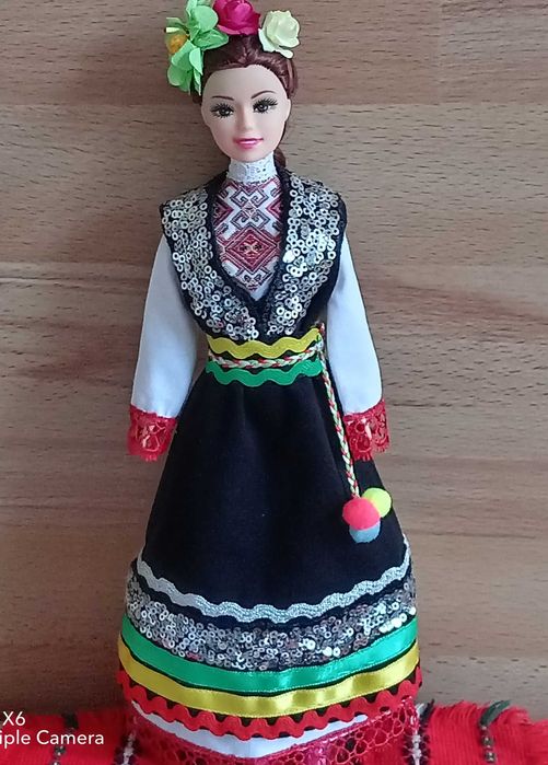Сувенирна кукла Дилмана със Шопска народна носия.