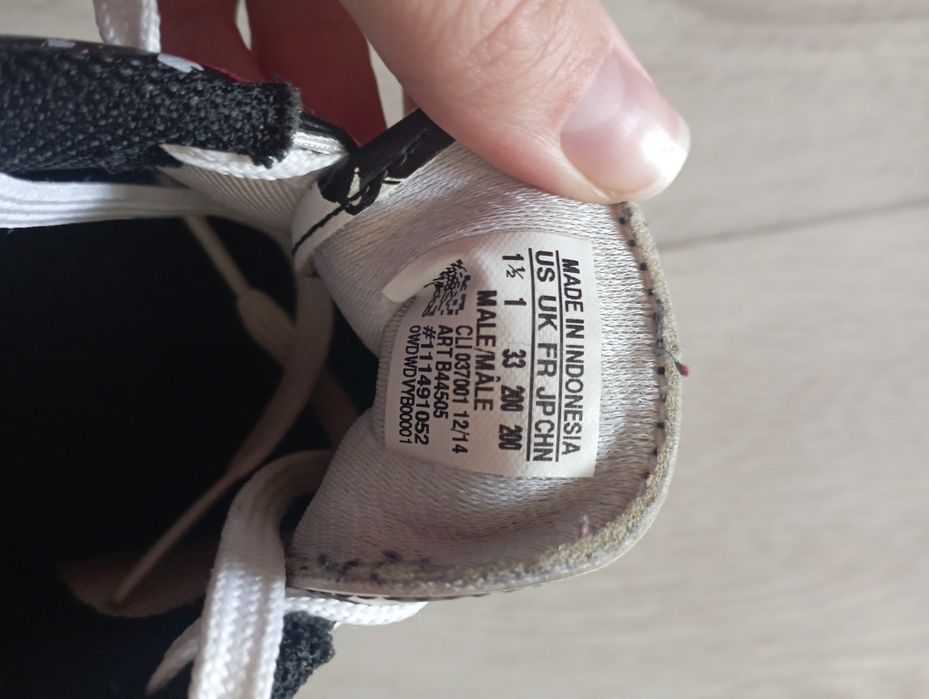 Продам сороконожки adidas