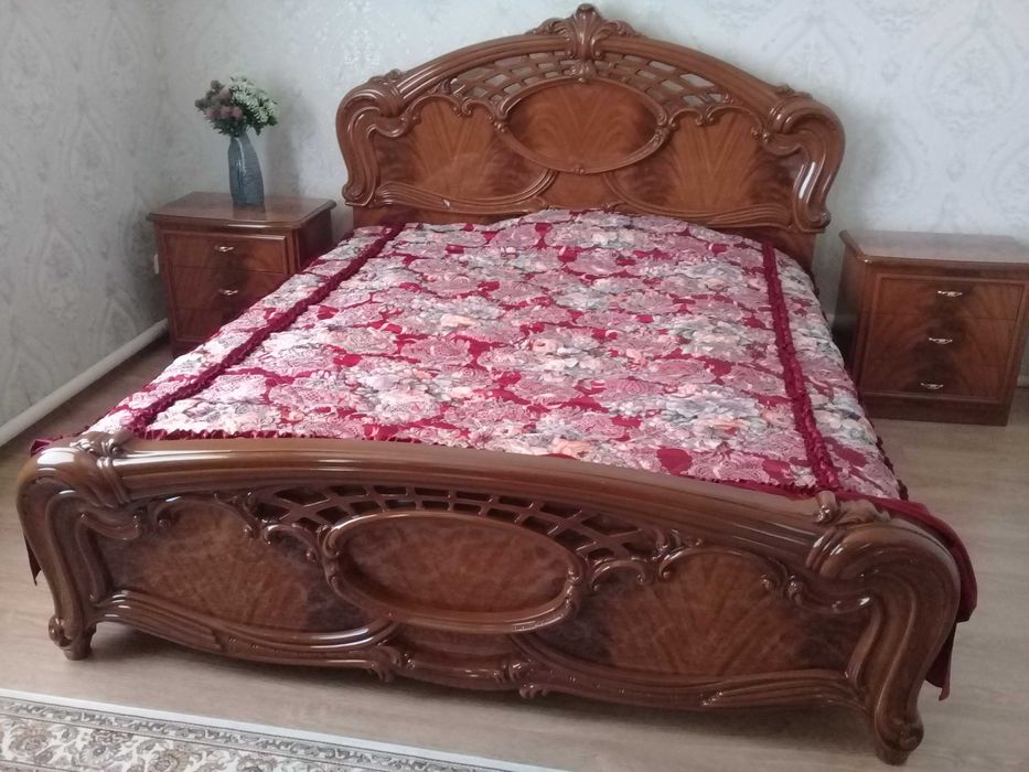 Продам спальный гарнитур