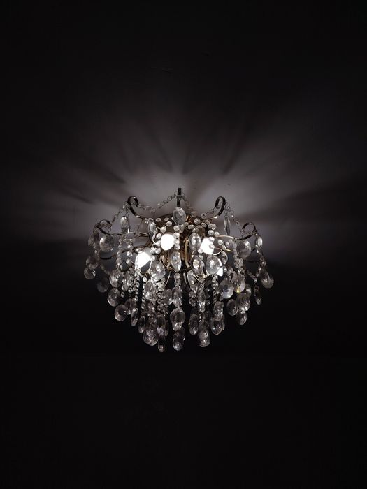 Продам люстру срочно