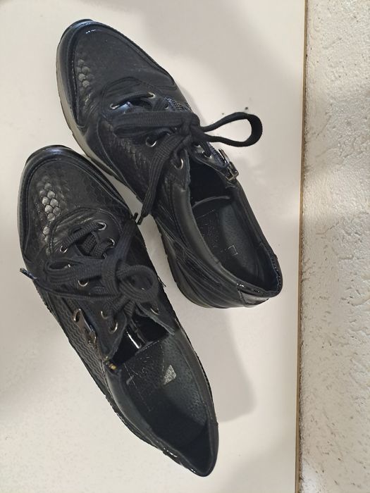 Кожени дамски обувки