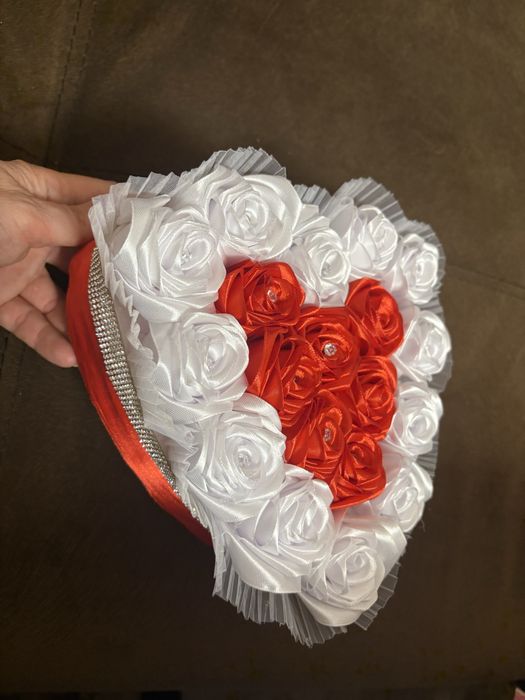 Букет сатенени рози