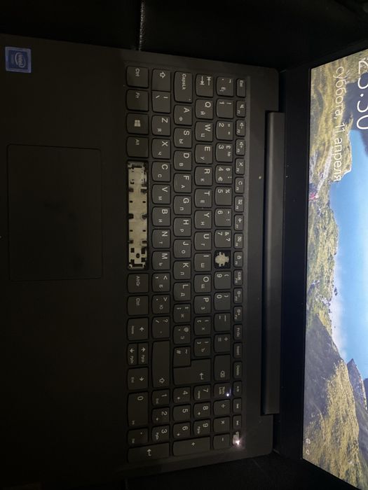 Ofisnoy ish va oqish uchun noutbuk