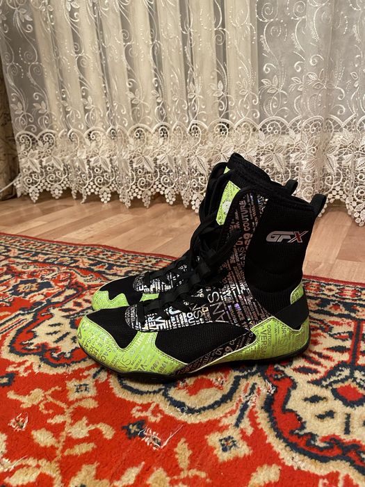 Спортивная обувь