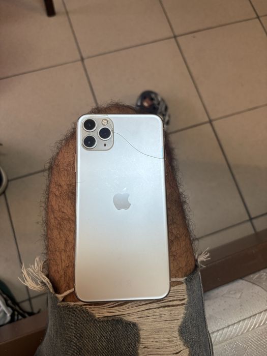 Vand Iphone 11 pro max 64gb negociabil