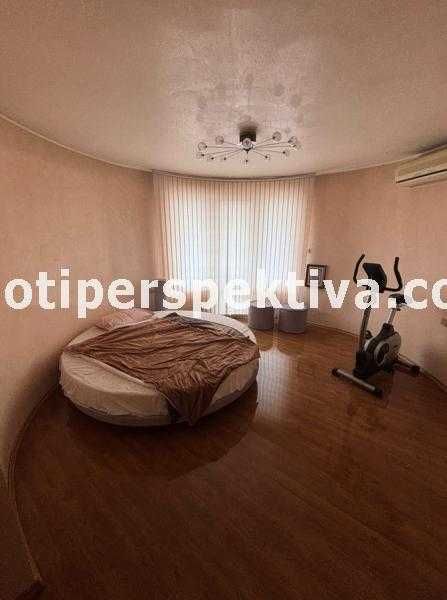 Продава се Тристаен апартамент в Пловдив, Център - 190 кв.м за 1383 €/кв.м - Снимка #3