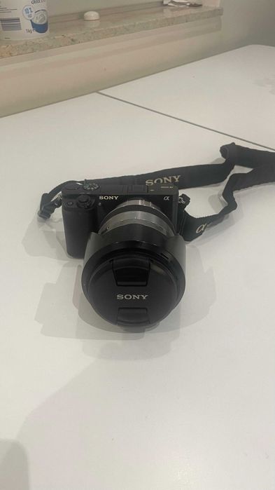 Camera Sony a6000 + obiectiv Sony OSS 18-200 f3.5-6.3