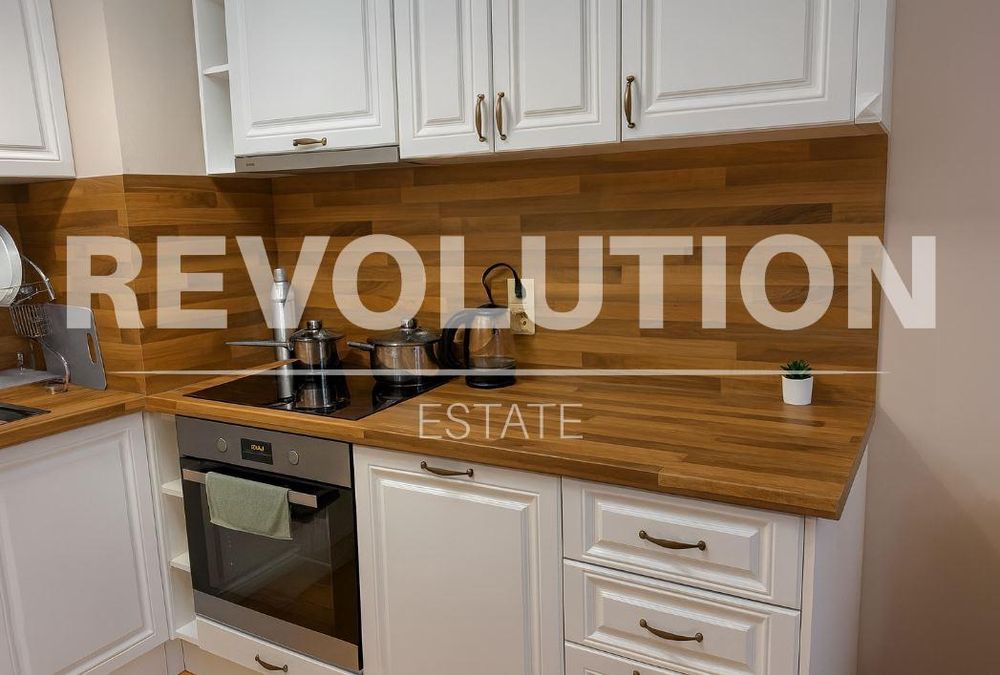 Дава се под наем Двустаен апартамент в к.к. Св.Св. Константин и Елена - 60 кв.м за 600 € - Снимка #1