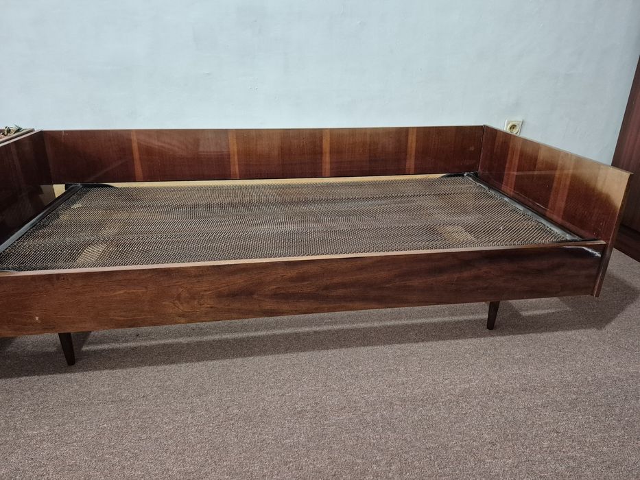 Единични легла с дюшек и пружини-2броя