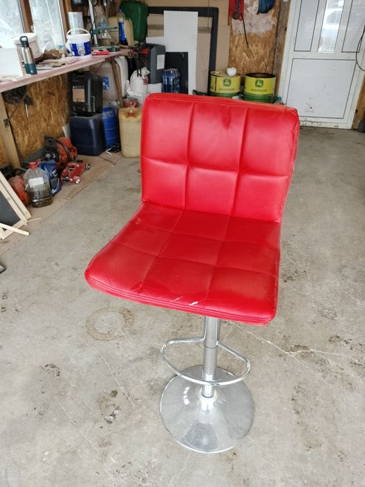 Scaun cu picior pentru bar sau altele.