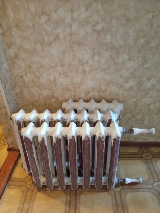 Продам чугунный радиатор