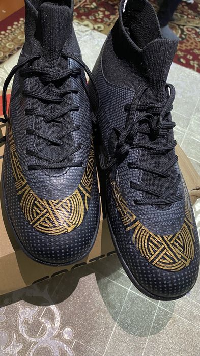 Футболная кросовка