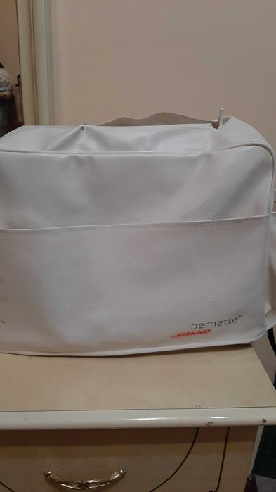 Швейная машина Bernette E55