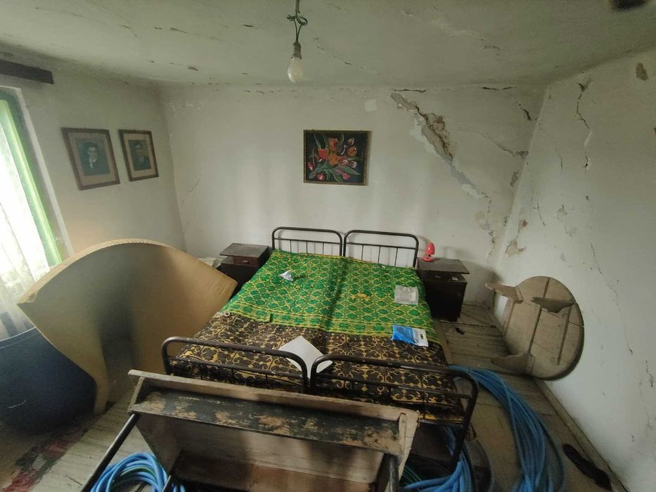 Casă cu livadă, viță de vie și teren arabil Mogoșești Olt