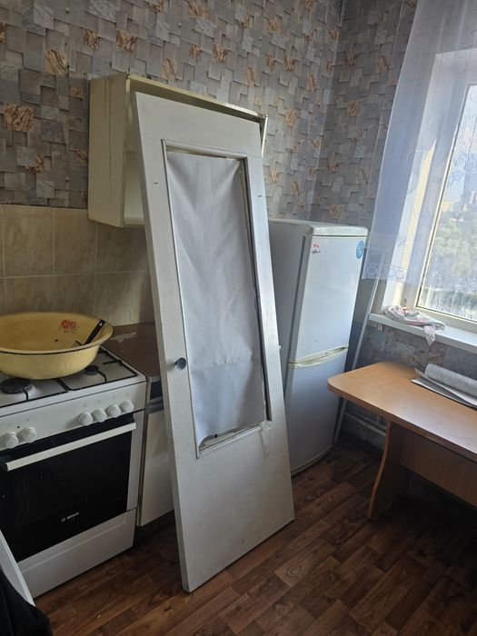 Двери 5 штук межкомнатные