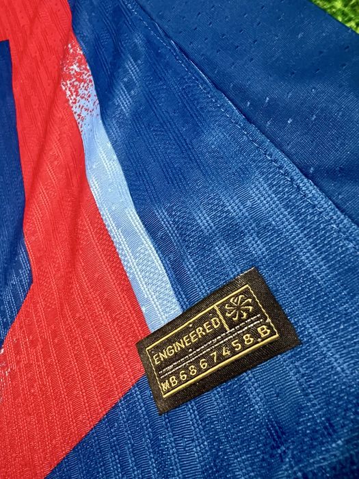 Футболна тениска Барселона за предстоящото ел класико - налична