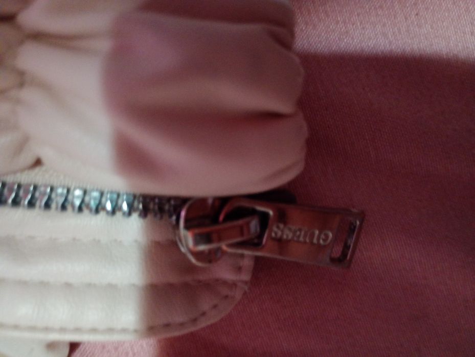 Geaca de la Guess