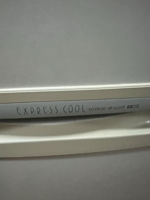 Продам холодильник LG GR-332SVF.