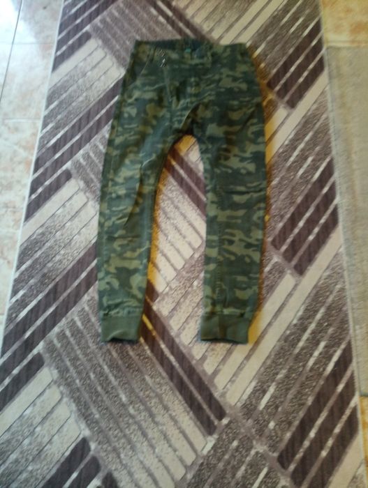 Blugi pentru bărbați mărimea 38