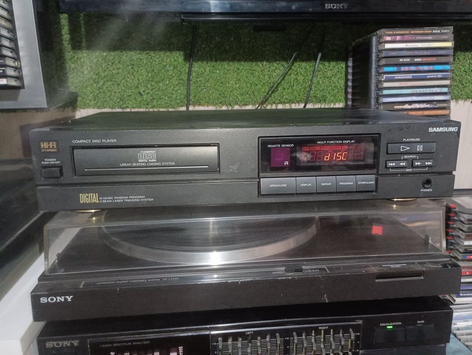 Продавам сиди плеър Samsung cd 42R