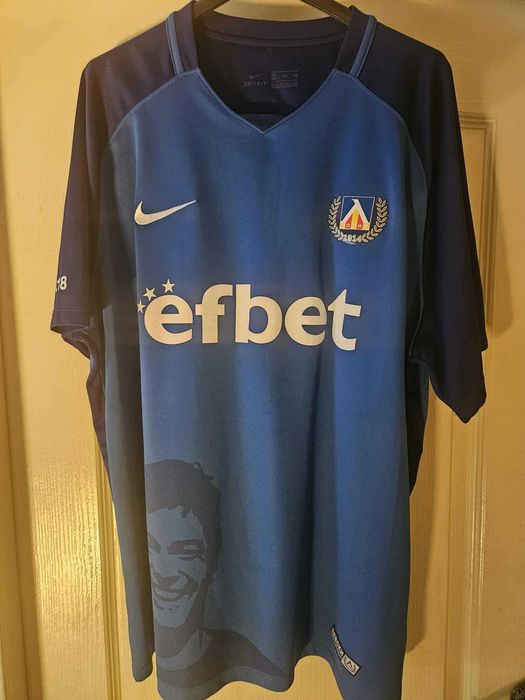 Фланелки на Левски