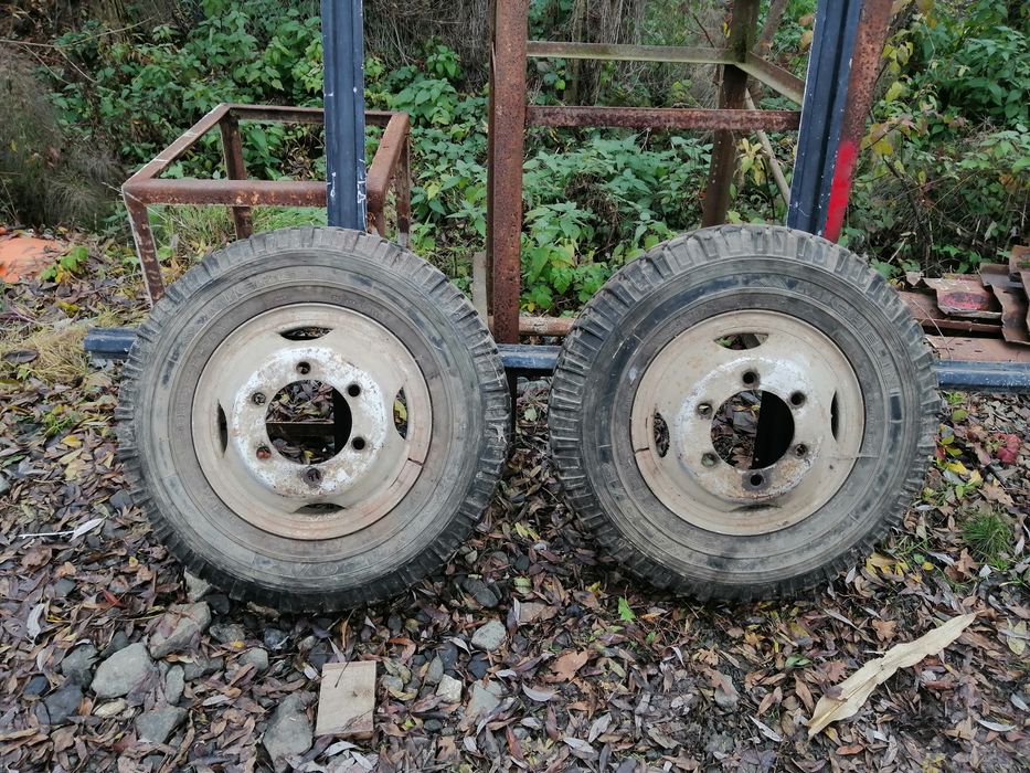 Vând cauciucuri și cilindru servodirectie