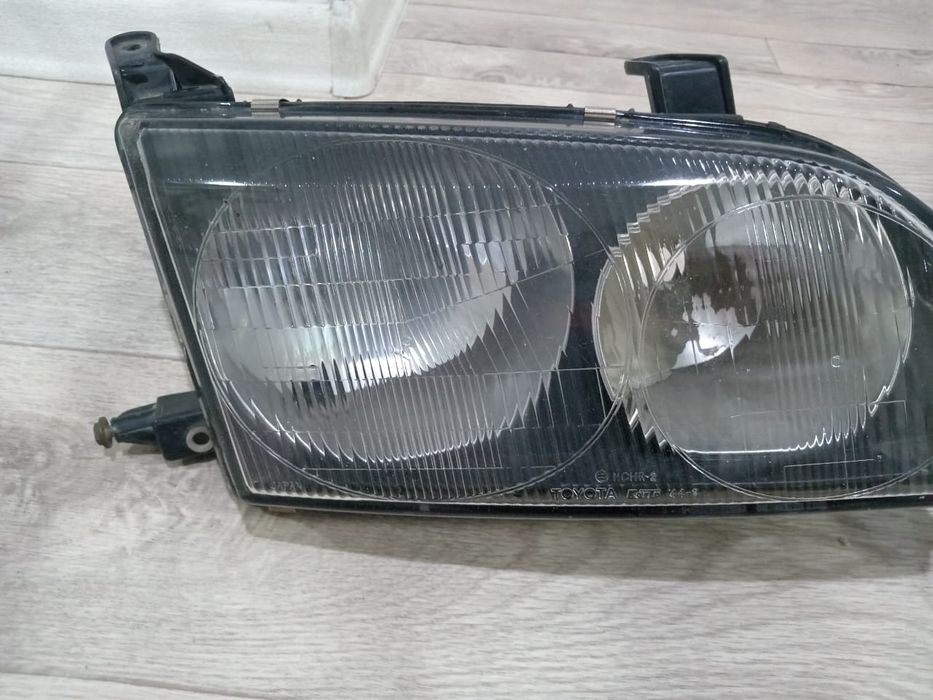 Фары Toyota picnic,ipsum