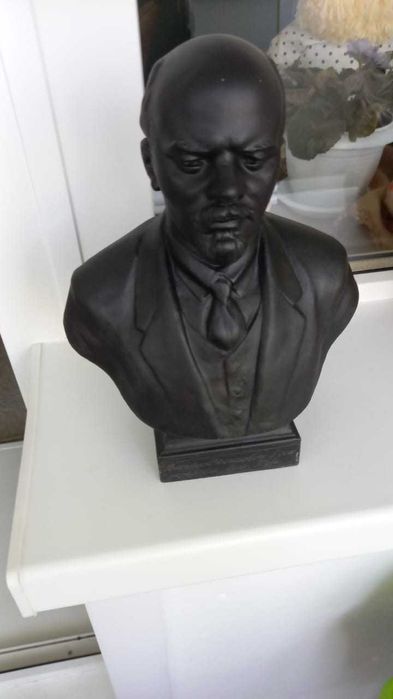 Бюст В.И. Ленина.  СССР,