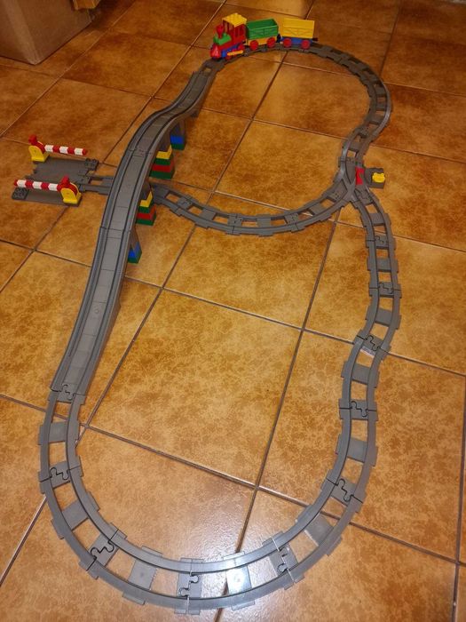 traseu cu tren si sine Lego Duplo