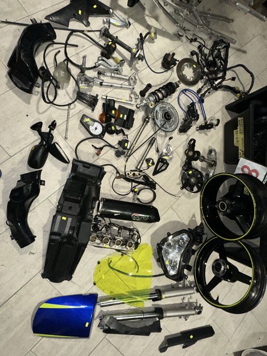 Suzuki GSXR  600 K1 на части