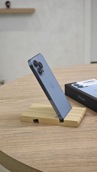 iPhone 13 Pro | Apple Room