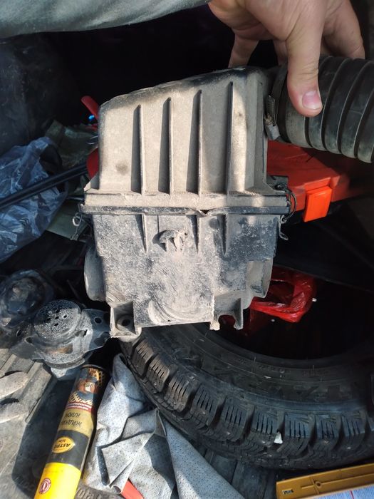 Продам корпус но воздушный фильтр Passat B3