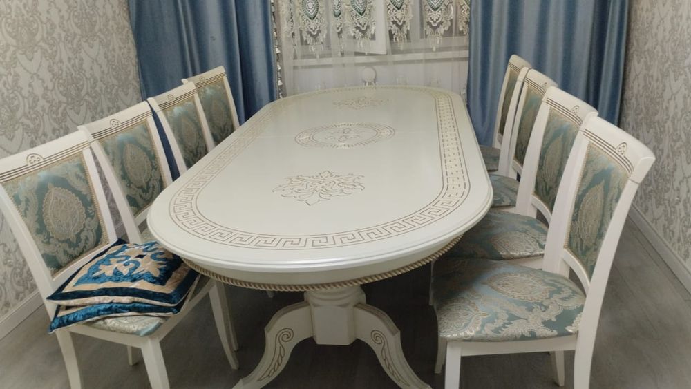 Продаю стол со стульями
