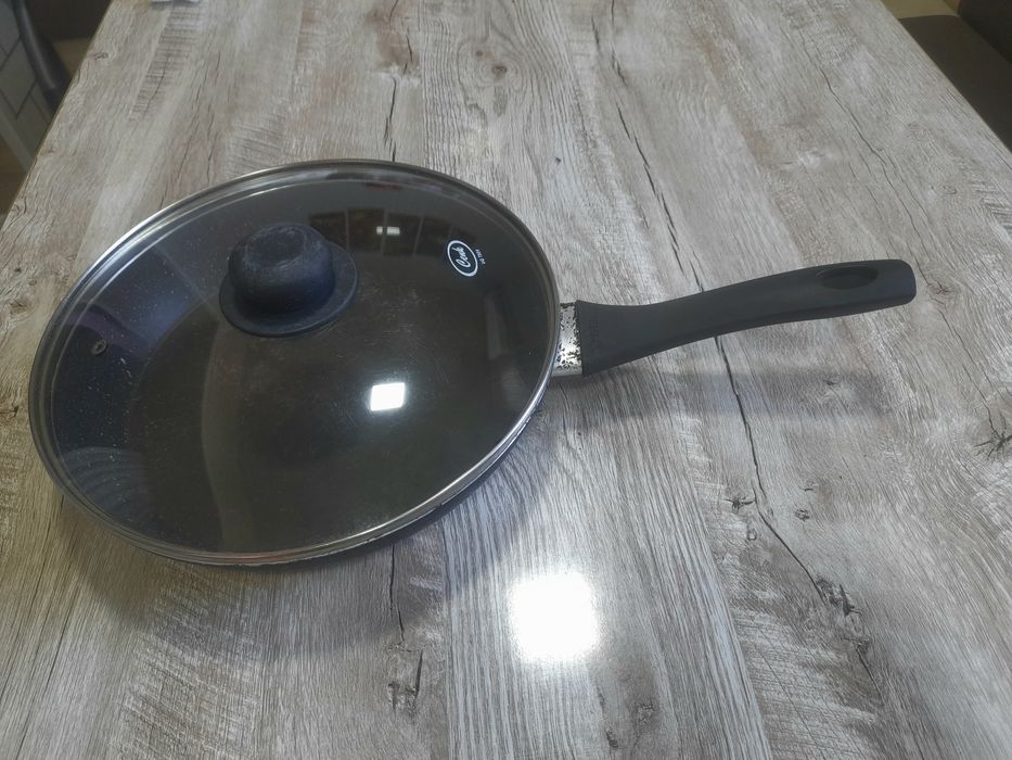 Сковородка 28 см с крышкой