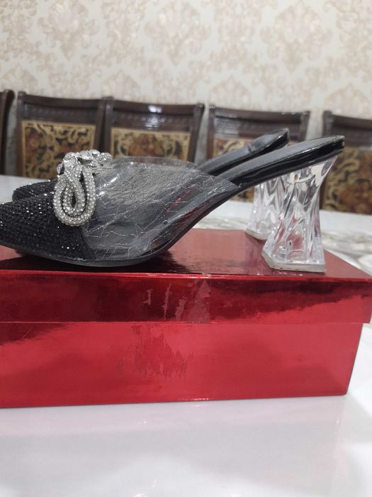 Ajoyib kelinlikka mos oyoq kiyim