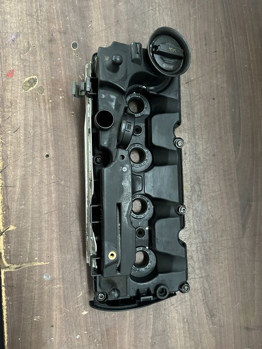 Capac culbutori passat b8 golf 7 octavia 3 1.6tdi CLH 2.0tdi 04L103475