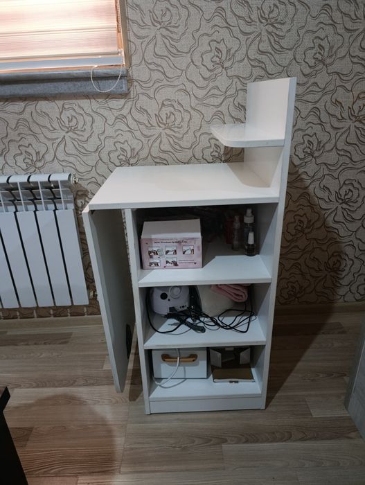 Маникюрный столик