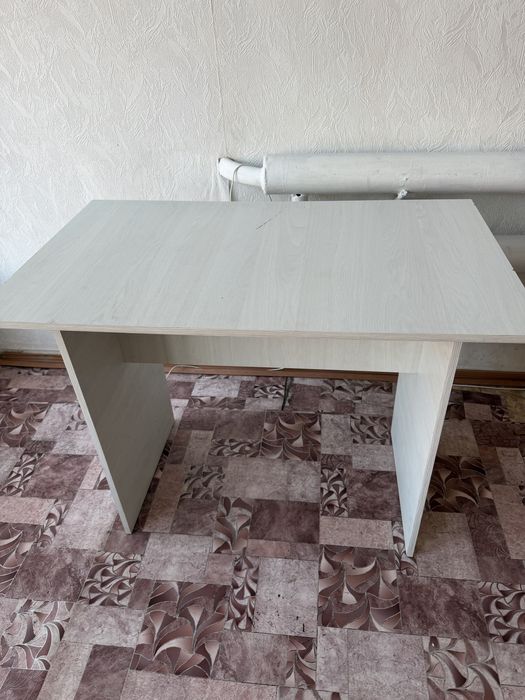 Продам стол офисный