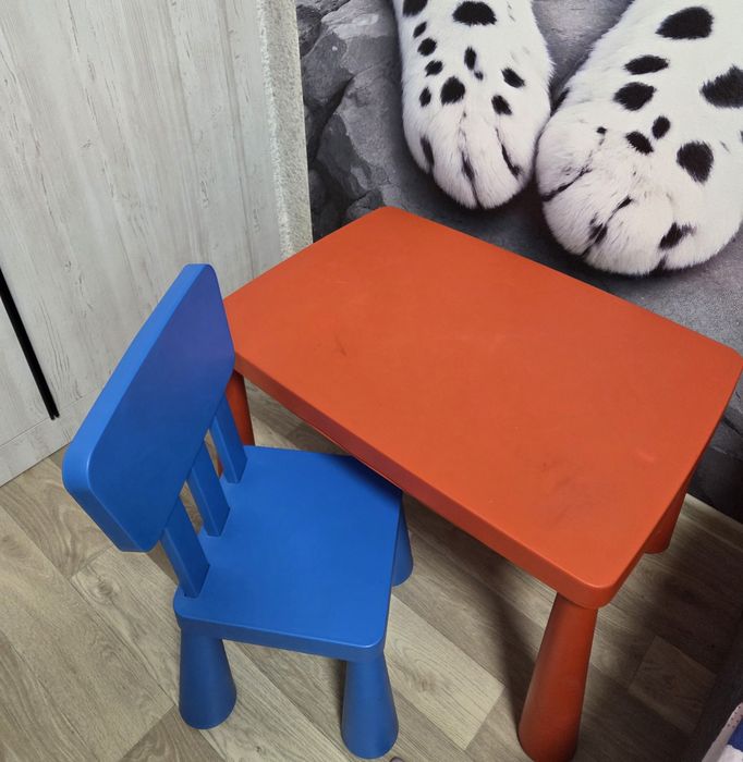 Продам детский стол